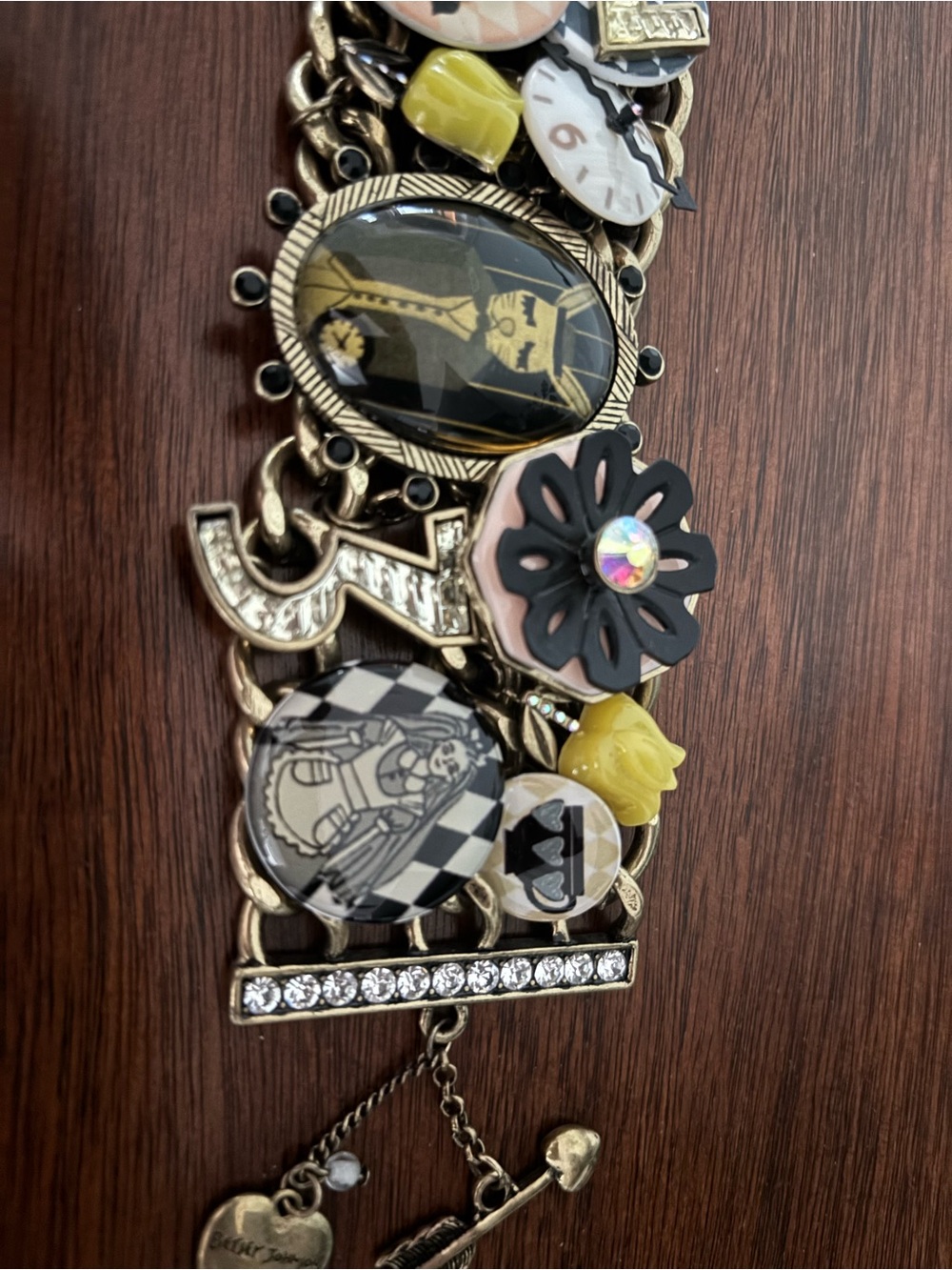Betsy Johnson Alice in Wonderland bracelet - Picture 3 of 4